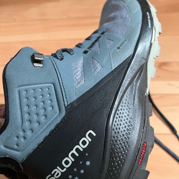 Like new- Women Solomon Outpulsr GTX Size 9 - Picture 4 of 9